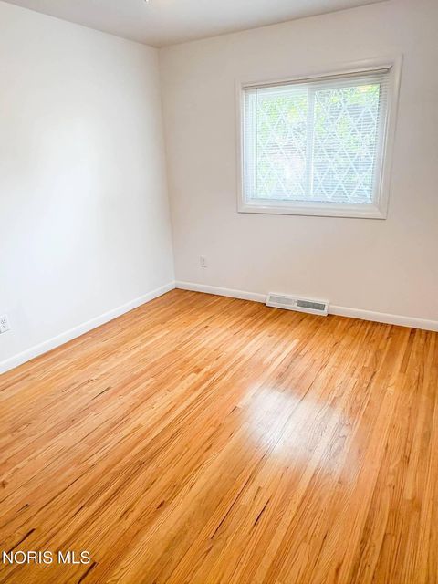Tiny photo for 3243 S Eastmoreland Drive, Oregon, OH 43616 (MLS # 10007391)