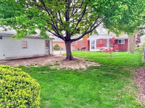 Tiny photo for 3243 S Eastmoreland Drive, Oregon, OH 43616 (MLS # 10007391)