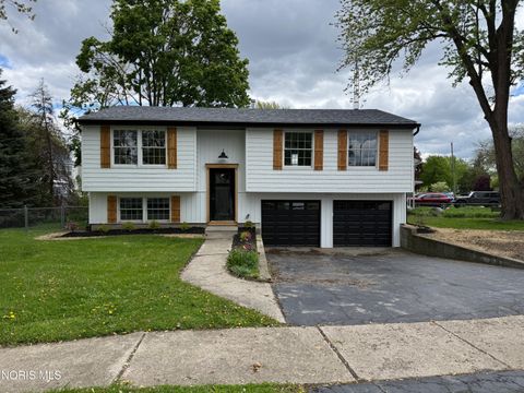 Photo of 2912 Northshore Drive, Toledo, OH 43611 (MLS # 10007235)