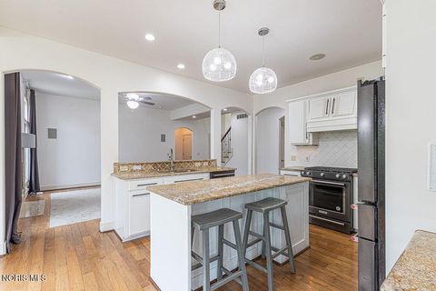 Tiny photo for 8206 Nebraska Avenue, Toledo, OH 43617 (MLS # 10008387)