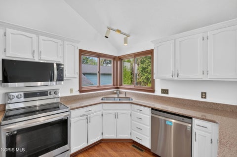 Tiny photo for 1127 Warbler Court, Bowling Green, OH 43402 (MLS # 10010953)
