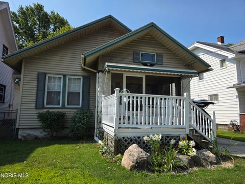 Photo of 2033 South Avenue, Toledo, OH 43609 (MLS # 10011072)