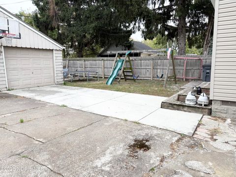 Tiny photo for 2550 York Street, Toledo, OH 43605 (MLS # 10000640)