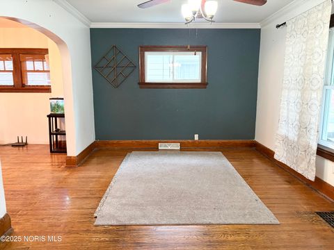 Tiny photo for 2550 York Street, Toledo, OH 43605 (MLS # 10000640)