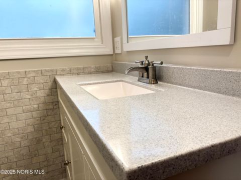 Tiny photo for 2550 York Street, Toledo, OH 43605 (MLS # 10000640)