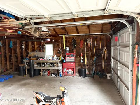 Tiny photo for 2550 York Street, Toledo, OH 43605 (MLS # 10000640)