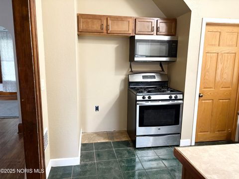 Tiny photo for 2550 York Street, Toledo, OH 43605 (MLS # 10000640)