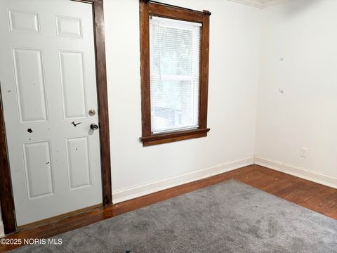 Tiny photo for 2550 York Street, Toledo, OH 43605 (MLS # 10000640)