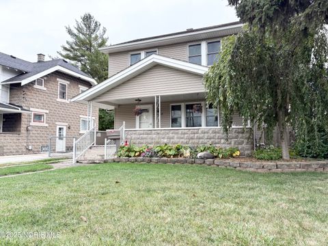 Tiny photo for 2550 York Street, Toledo, OH 43605 (MLS # 10000640)