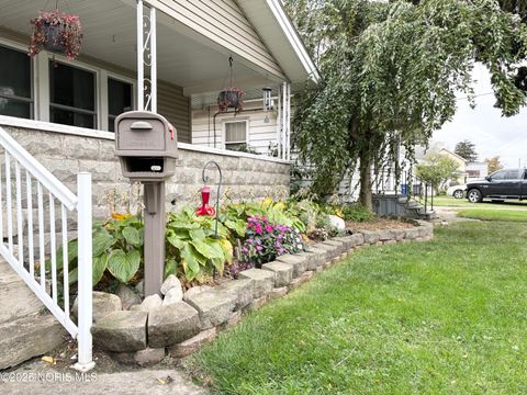 Tiny photo for 2550 York Street, Toledo, OH 43605 (MLS # 10000640)