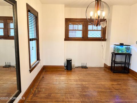 Tiny photo for 2550 York Street, Toledo, OH 43605 (MLS # 10000640)