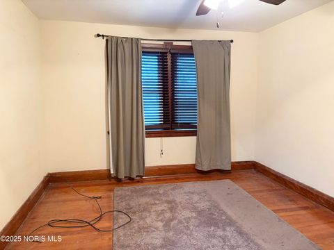 Tiny photo for 2550 York Street, Toledo, OH 43605 (MLS # 10000640)