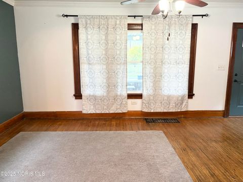 Tiny photo for 2550 York Street, Toledo, OH 43605 (MLS # 10000640)