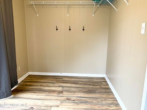 Tiny photo for 2550 York Street, Toledo, OH 43605 (MLS # 10000640)