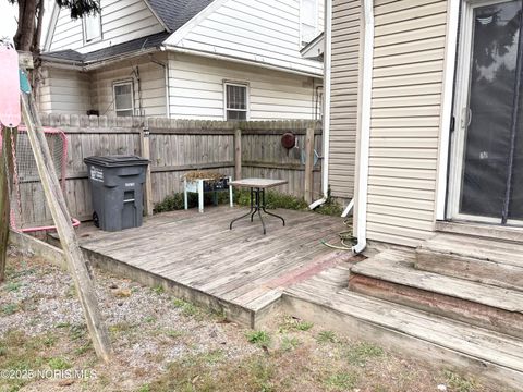 Tiny photo for 2550 York Street, Toledo, OH 43605 (MLS # 10000640)