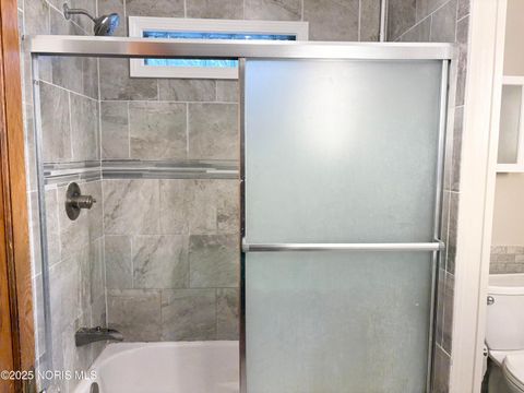 Tiny photo for 2550 York Street, Toledo, OH 43605 (MLS # 10000640)