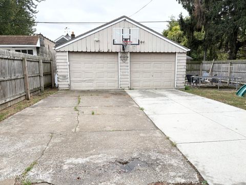 Tiny photo for 2550 York Street, Toledo, OH 43605 (MLS # 10000640)