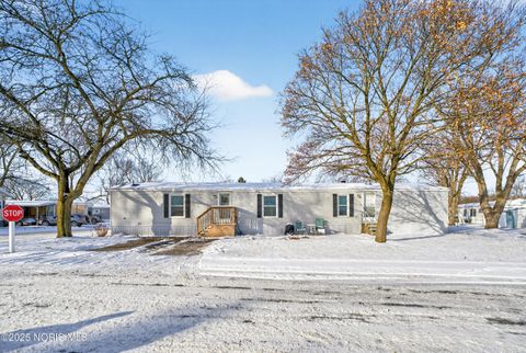 Photo of 932 Skye Drive, Findlay, OH 45840 (MLS # 10002405)