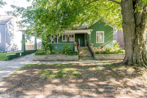 Photo of 449 College Avenue, Fostoria, OH 44830 (MLS # 10008677)