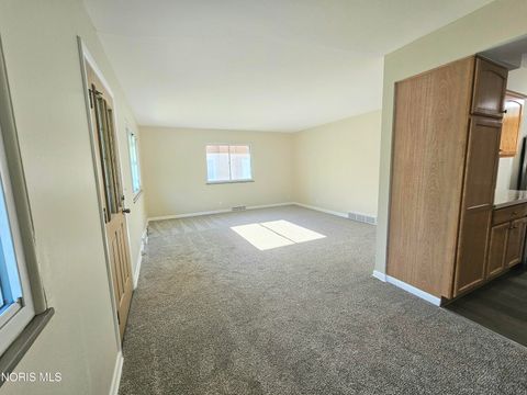 Tiny photo for 2831 E Glenn Street, Toledo, OH 43613 (MLS # 10007926)