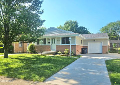 Photo of 2831 E Glenn Street, Toledo, OH 43613 (MLS # 10007926)