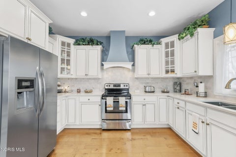 Tiny photo for 1404 Turnberry Ct. CT, Bowling Green, OH 43402 (MLS # 10012592)