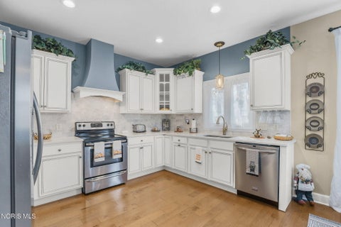 Tiny photo for 1404 Turnberry Ct. CT, Bowling Green, OH 43402 (MLS # 10012592)