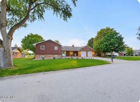 Photo of 578 N Angela Drive, Fostoria, OH 44830 (MLS # 10010119)