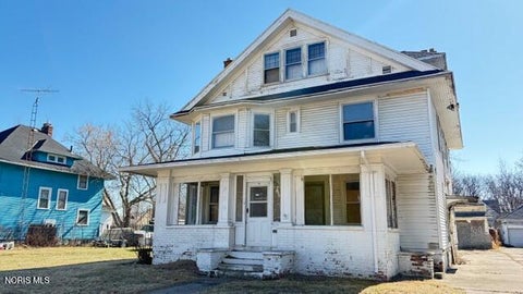 Photo of 923 W Woodruff Avenue, Toledo, OH 43606 (MLS # 10013019)