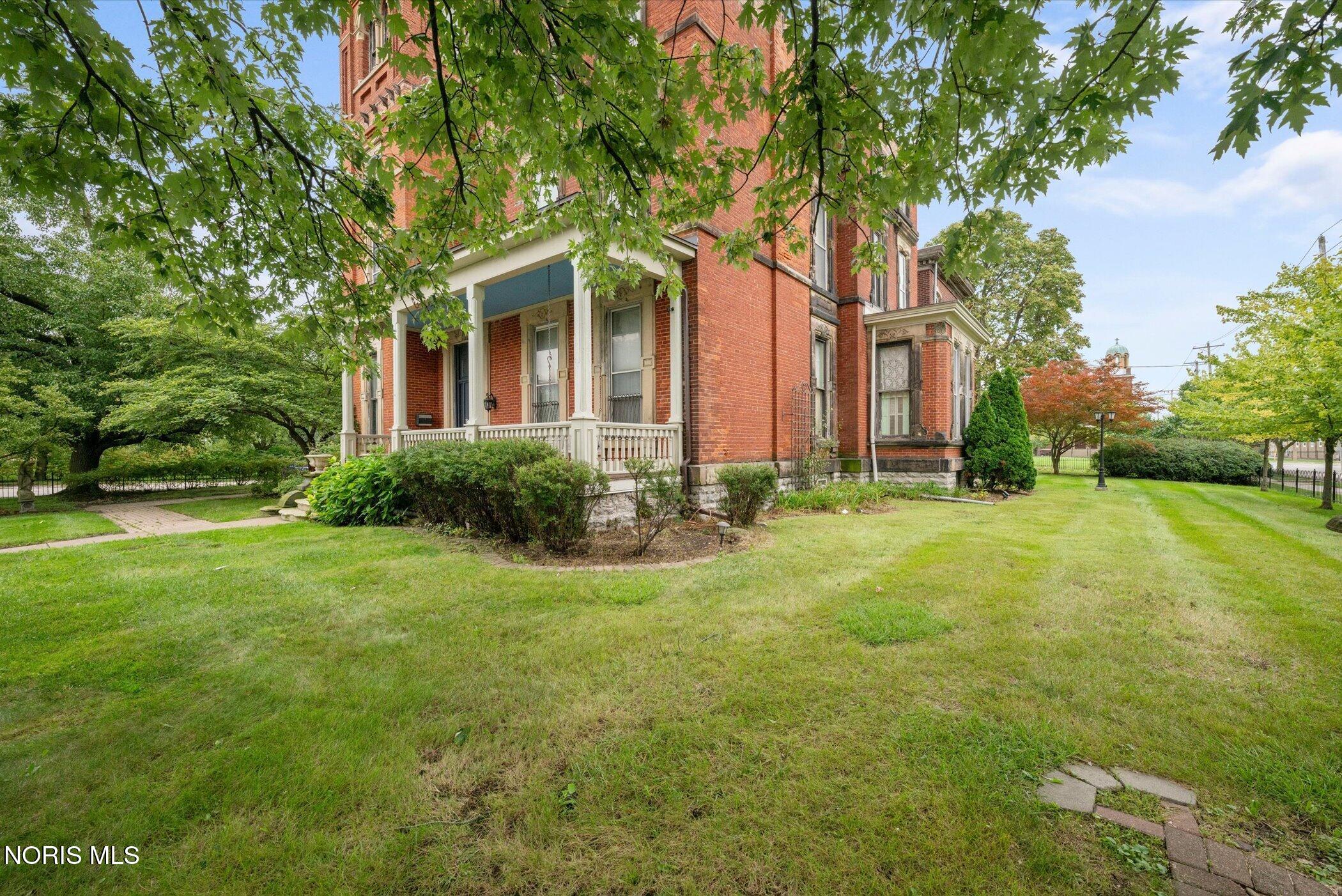 802 N Huron Street