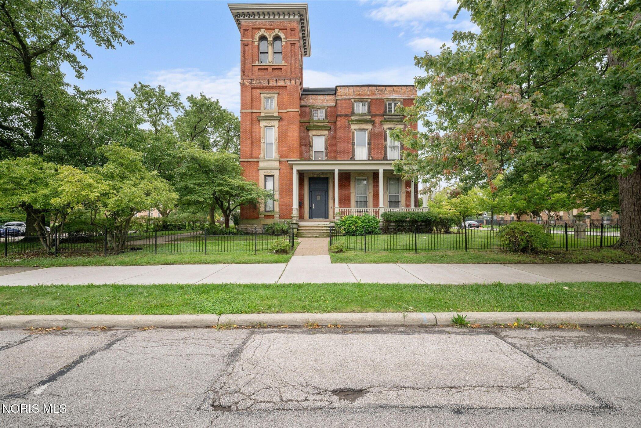 802 N Huron Street