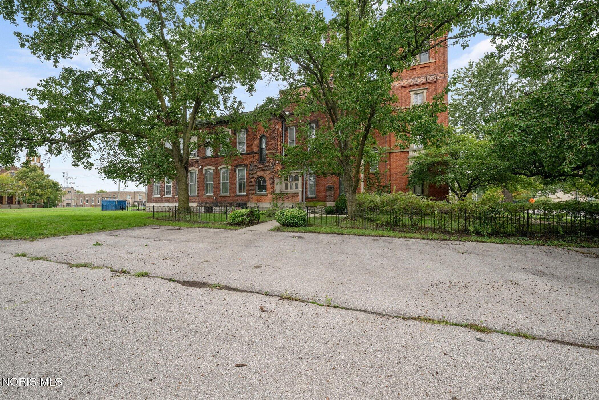 802 N Huron Street