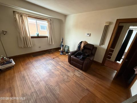 Tiny photo for 4352 Packard Road, Toledo, OH 43612 (MLS # 10003760)