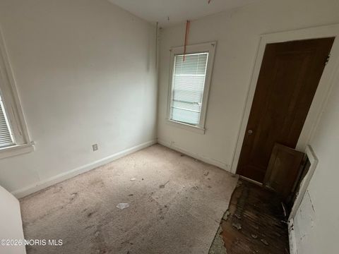 Tiny photo for 4352 Packard Road, Toledo, OH 43612 (MLS # 10003760)