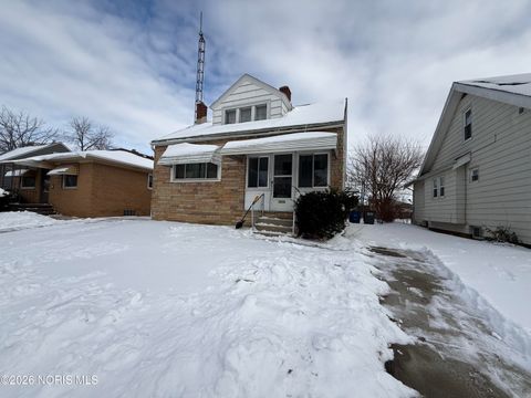 Photo of 4352 Packard Road, Toledo, OH 43612 (MLS # 10003760)