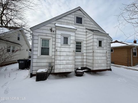 Tiny photo for 4352 Packard Road, Toledo, OH 43612 (MLS # 10003760)