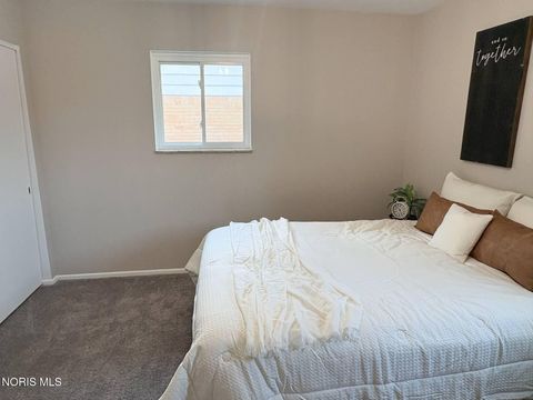 Tiny photo for 358 Crestway Drive, Oregon, OH 43616 (MLS # 10009024)