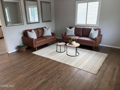 Tiny photo for 358 Crestway Drive, Oregon, OH 43616 (MLS # 10009024)