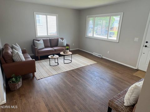 Tiny photo for 358 Crestway Drive, Oregon, OH 43616 (MLS # 10009024)