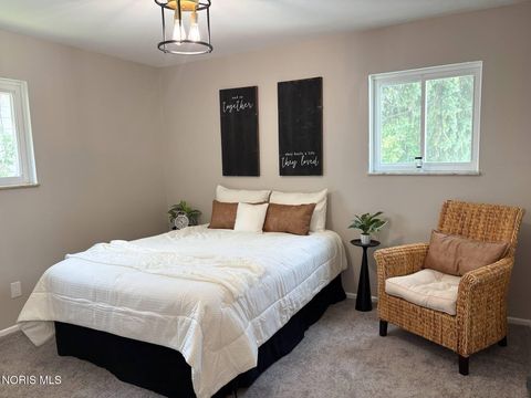 Tiny photo for 358 Crestway Drive, Oregon, OH 43616 (MLS # 10009024)
