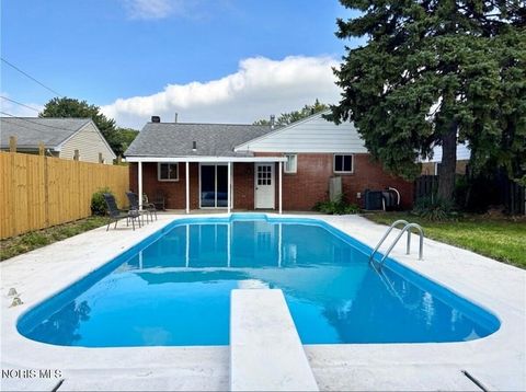 Tiny photo for 358 Crestway Drive, Oregon, OH 43616 (MLS # 10009024)