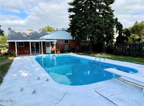 Tiny photo for 358 Crestway Drive, Oregon, OH 43616 (MLS # 10009024)