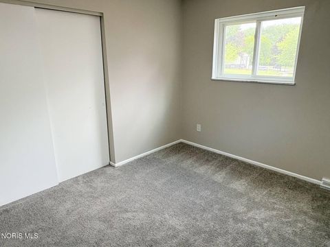 Tiny photo for 358 Crestway Drive, Oregon, OH 43616 (MLS # 10009024)