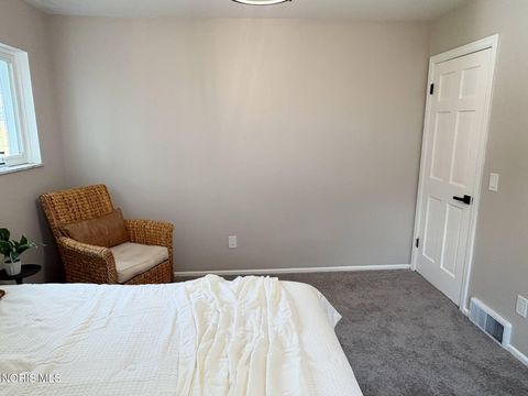 Tiny photo for 358 Crestway Drive, Oregon, OH 43616 (MLS # 10009024)
