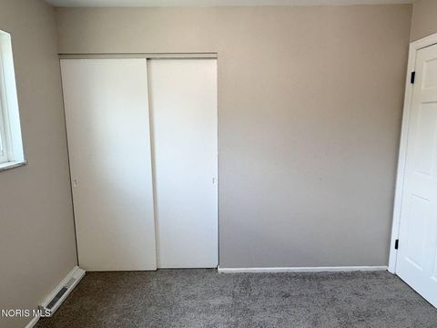 Tiny photo for 358 Crestway Drive, Oregon, OH 43616 (MLS # 10009024)