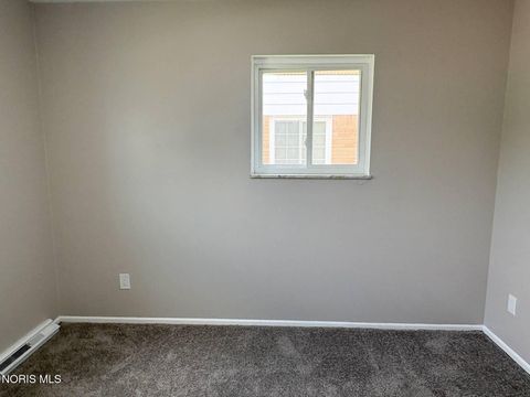 Tiny photo for 358 Crestway Drive, Oregon, OH 43616 (MLS # 10009024)