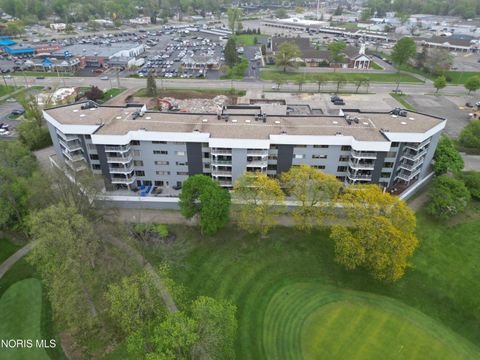 Tiny photo for 5831 Monroe Street #406, Sylvania, OH 43560 (MLS # 10007402)