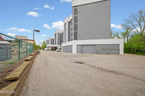 Tiny photo for 5831 Monroe Street #406, Sylvania, OH 43560 (MLS # 10007402)