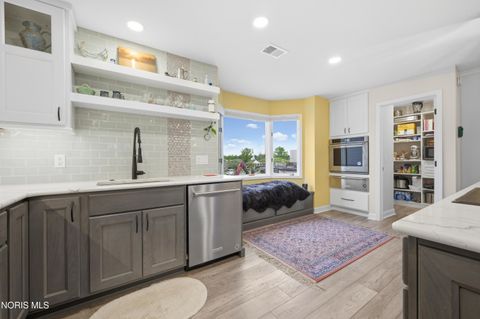 Tiny photo for 5831 Monroe Street #406, Sylvania, OH 43560 (MLS # 10007402)