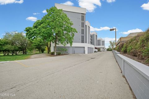 Tiny photo for 5831 Monroe Street #406, Sylvania, OH 43560 (MLS # 10007402)